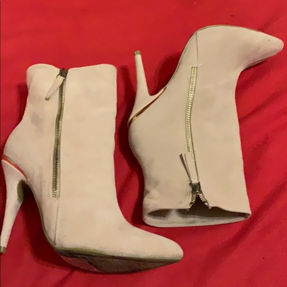 Boots - Picture 4 of 4